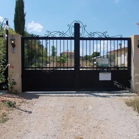D'hotes La Vandolive Bed & Breakfast